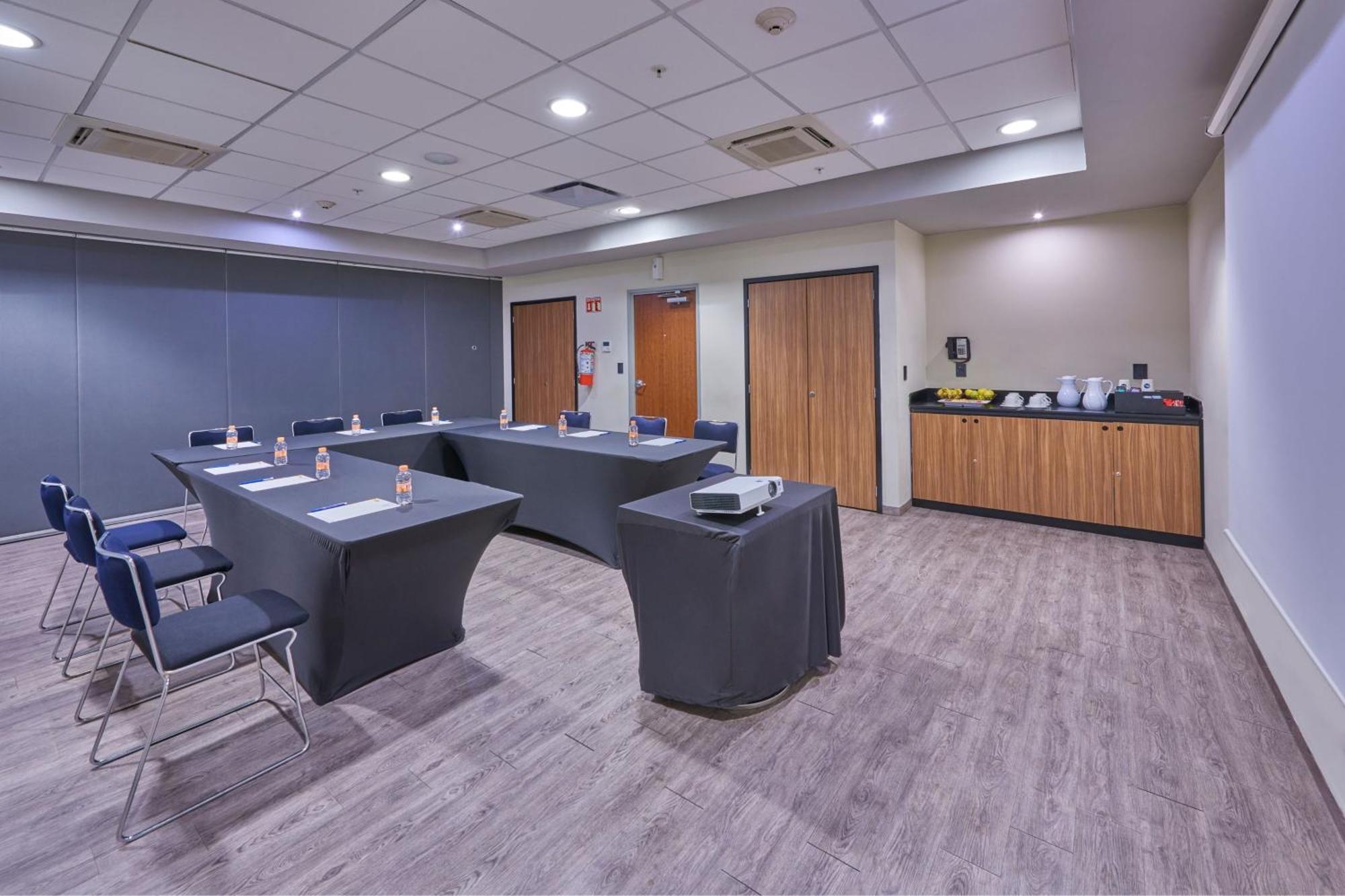 City Express By Marriott Salamanca Exterior photo