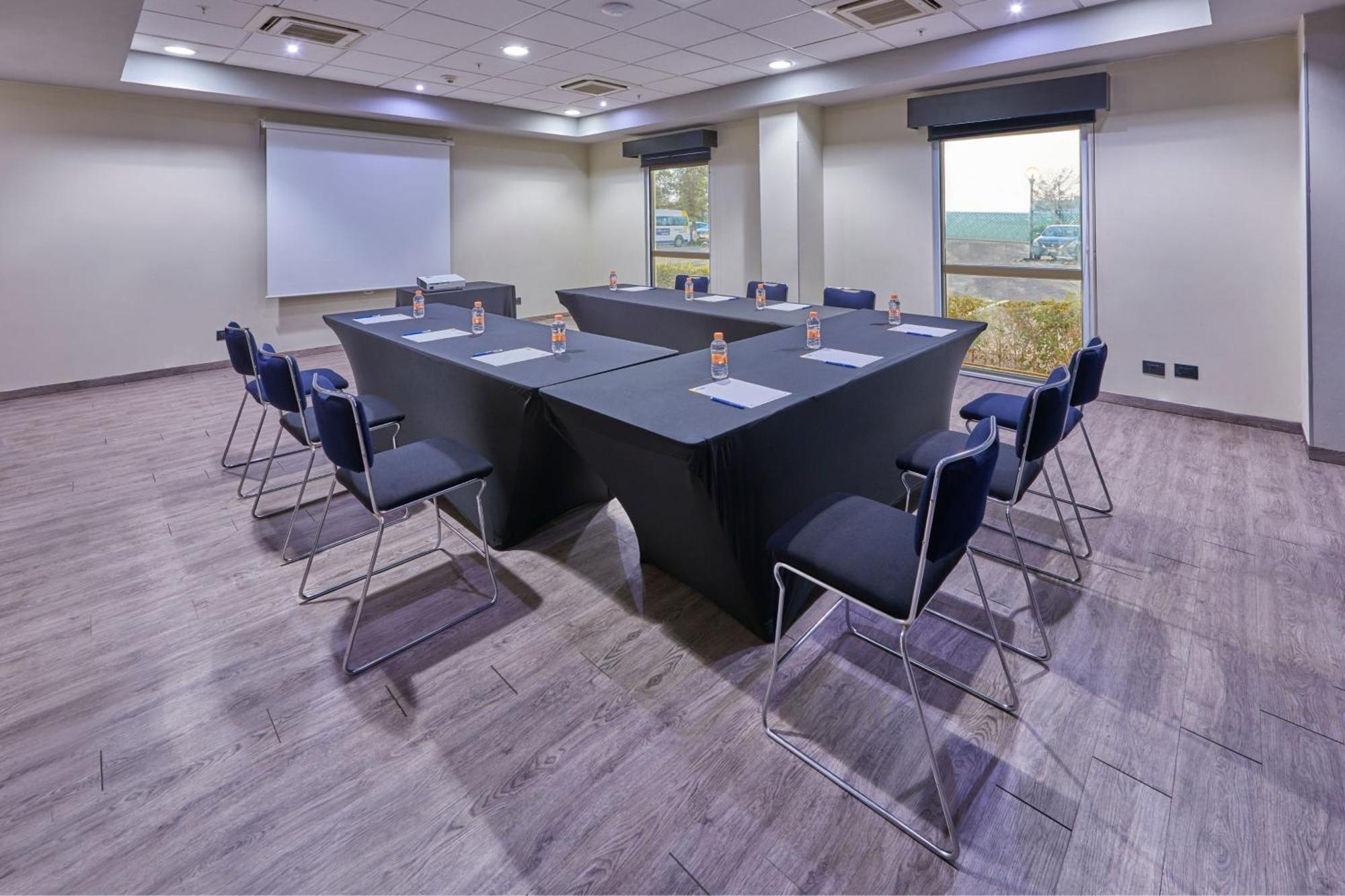 City Express By Marriott Salamanca Exterior photo