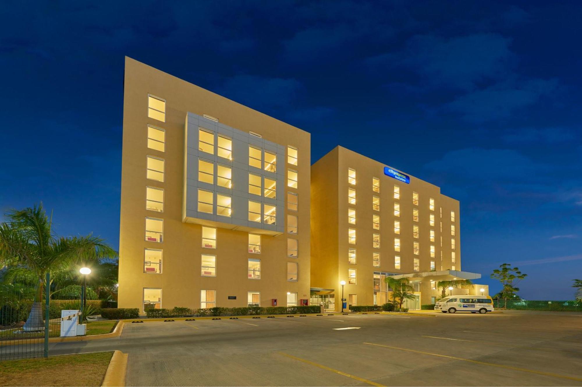 City Express By Marriott Salamanca Exterior photo